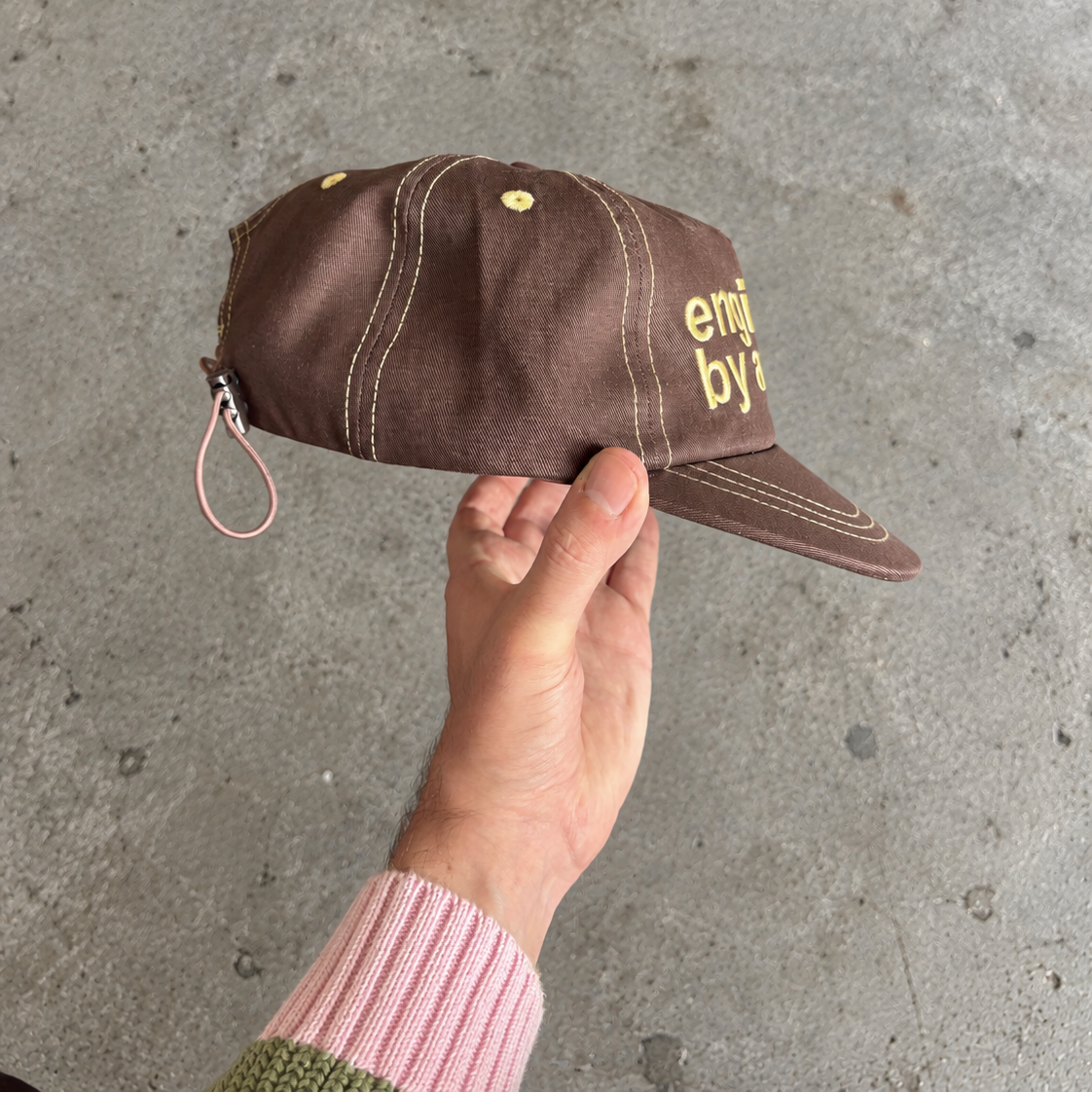 La casquette "Typographie" marron