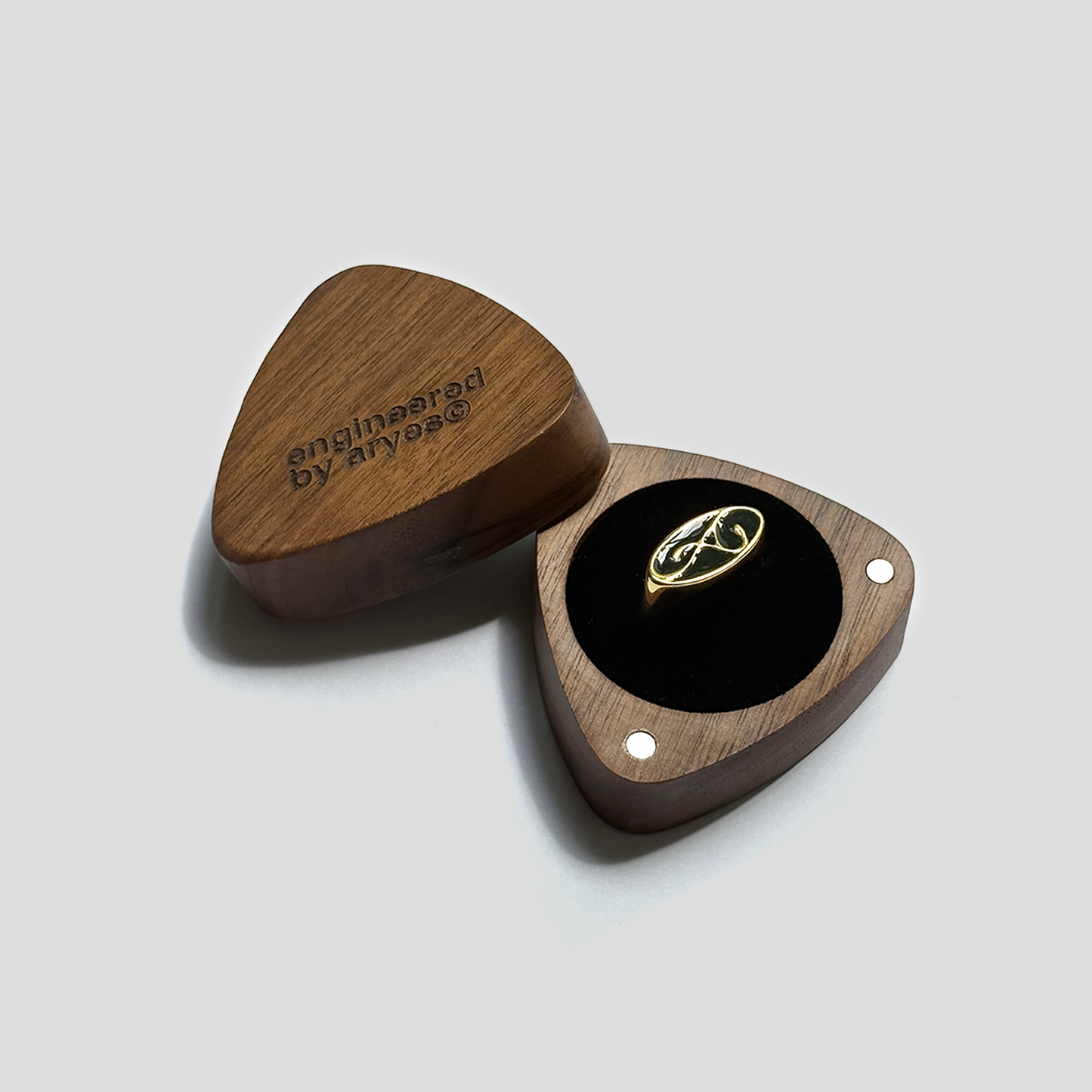 La bague "Initiale"